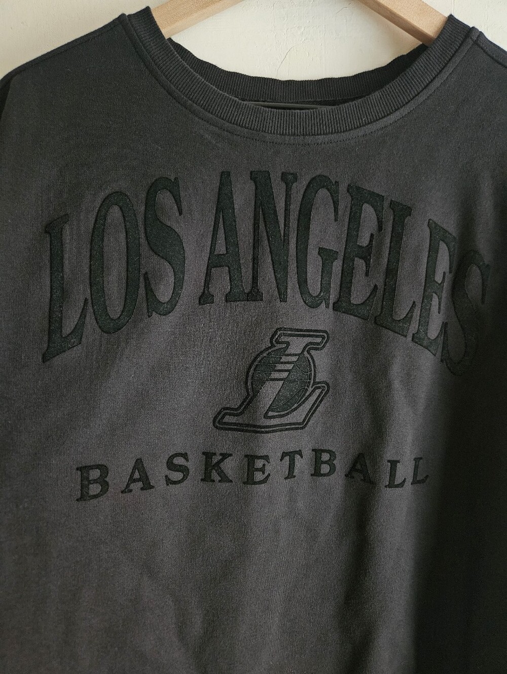 FANATICS | Los Angeles Basketball T-Shirt - Picture 2 of 6